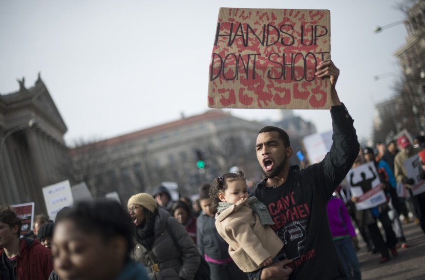 قصة مصورة: الآف الاشخاص يتظاهرون في الولايات المتحدة ضد عنف الشرطة