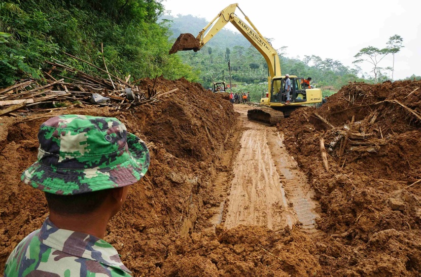 قصة مصورة: ارتفاع حصيلة انزلاق التربة في اندونيسيا الى 39 قتيلا و69 مفقودا