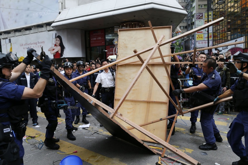 هونج كونج تستعد لتفكيك آخر مخيمات المحتجين المؤيدين للديمقراطية