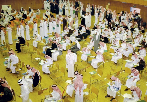 شركات عالمية تعيد تقييم رواتب السعوديين