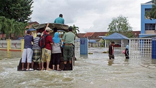 فقدان شخص وفرار الالاف بسبب الفيضانات في شمال شرق ماليزيا