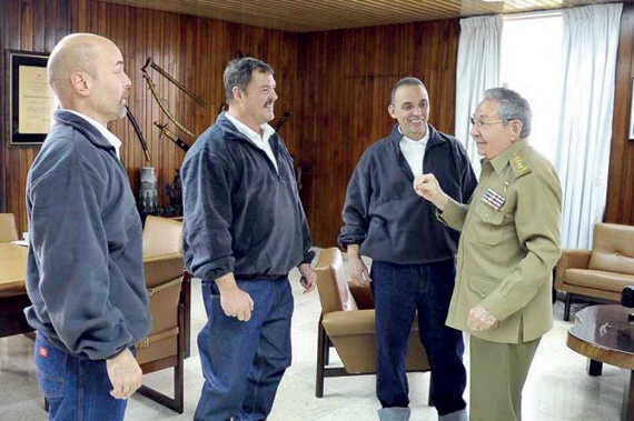 كوبا تكرِّم مواطنيها العائدين من سجون أمريكا وتعتبرهم أبطالا في مكافحة الإرهاب