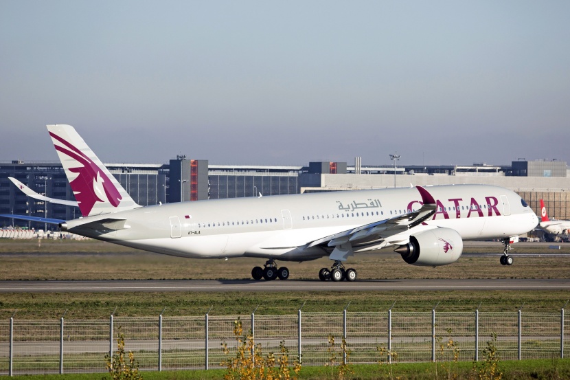 قصة مصورة: ايرباص تسلم أول طائراتها " ايه 350 " للخطوط الجوية القطرية