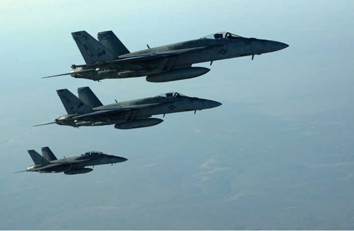 طيران التحالف يقتل قياديا من داعش مع 6 من أفراد أسرته بالموصل