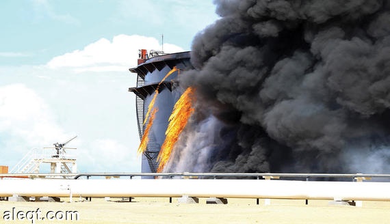 ليبيا تطلب مساعدة دولية لإخماد حريق خزان السدرة