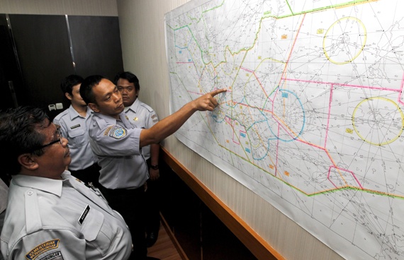 واشنطن تعرض المساعدة في عمليات البحث عن الطائرة الإندونيسية المفقودة