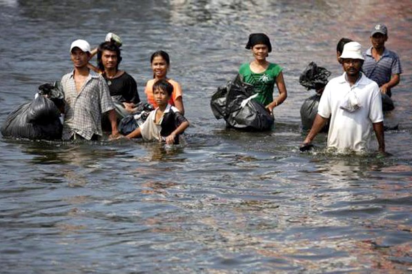 ارتفاع حصيلة ضحايا فيضانات جنوب تايلاند إلى 14 قتيلا