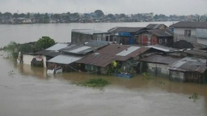 آلاف يفرون من الفيضانات في جنوب الفيليبين