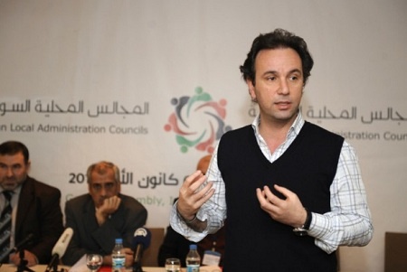 اختيار خالد خوجا رئيسا للائتلاف السوري المعارض