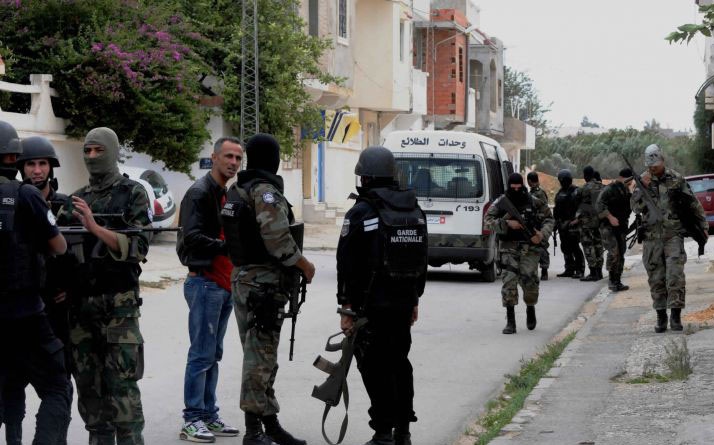 تونس ترخص لعناصر الأمن حمل أسلحتهم خارج أوقات العمل إثر ذبح شرطي