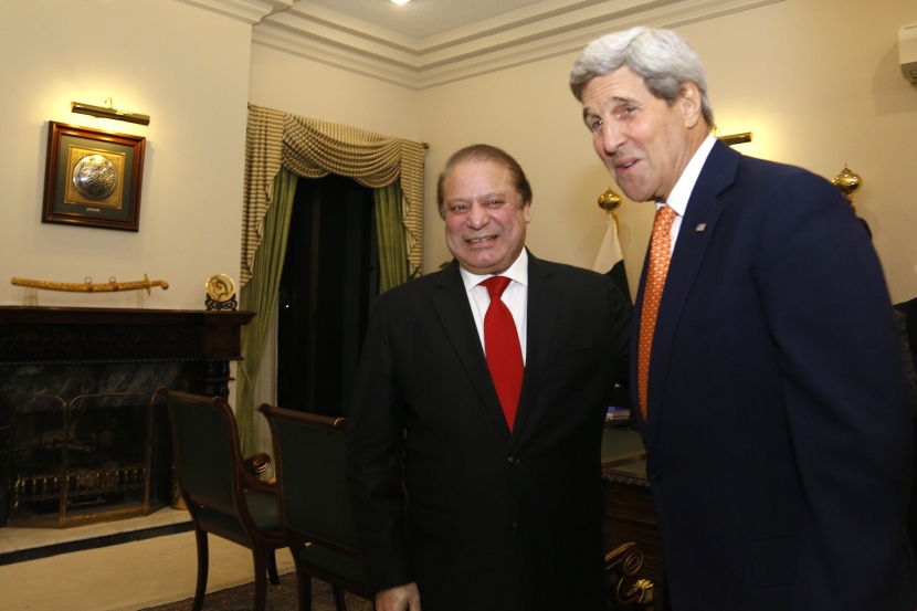 كيري يزور باكستان لبحث التعاون ضد الإرهاب