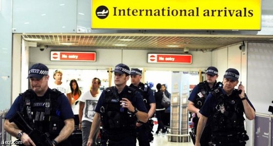 أمريكا تعزز الإجراءات الأمنية في المطارات بعد هجمات فرنسا