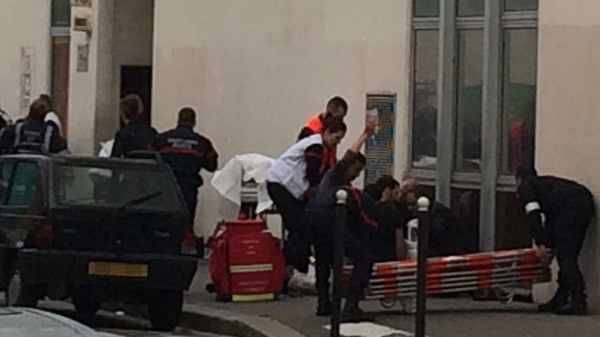 عملية احتجاز رهائن في مركز للبريد قرب باريس