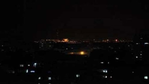 انقطاع التيار الكهربائي يغرق باكستان في الظلام