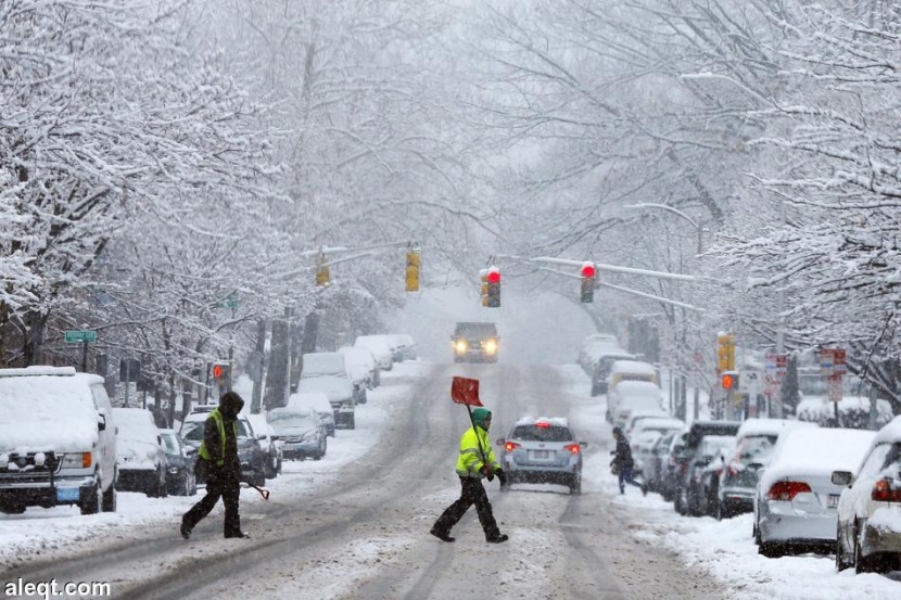 عاصفة ثلجية تدفع شركة طيران يونايتد إيرلاينز لإلغاء رحلات يوم الثلاثاء