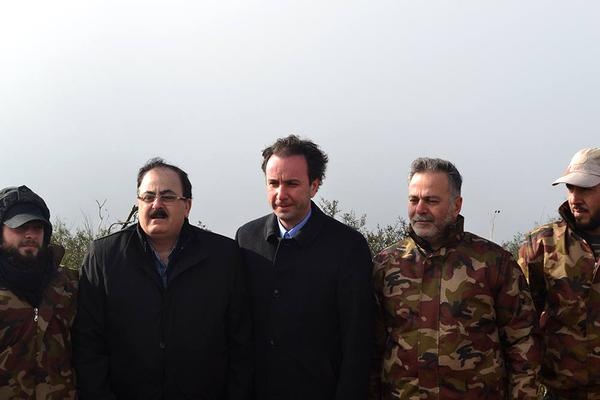 رئيس الإئتلاف السوري يزور ريف اللاذقية ويؤكد: لا حوار مع النظام إلا على أساس جنيف