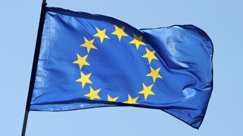 المسؤولون الأوروبيون يطالبون بدراسة فرض عقوبات جديدة على روسيا