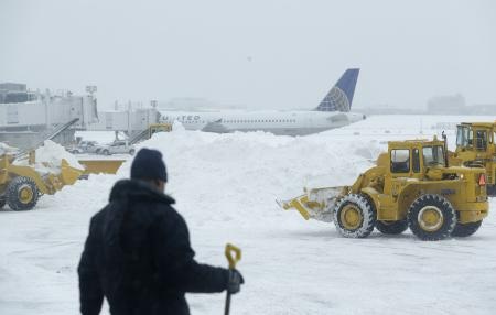 رفع الحظر المفروض على السفر في نيويورك واستئناف أنشطة النقل العام بعد تساقط الثلوج