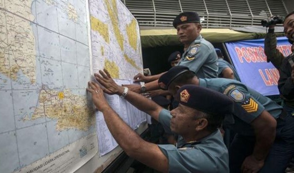 اندونيسيا : مساعد الطيار هو من كان يقود طائرة "إير آشيا" التي تحطمت