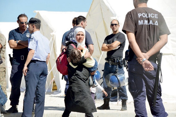 اللاجئون السوريون في قبرص مستعدون لفعل أي شيء لمغادرتها