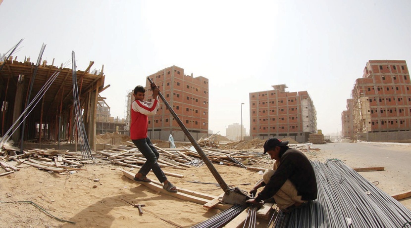 تراجع الطلب يدفع مطورين عقاريين إلى وقف بناء الوحدات السكنية