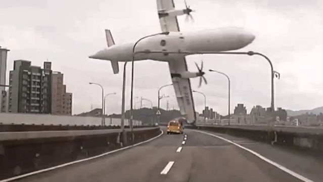 البحث عن 12 مفقودا في حادث تحطم الطائرة التايوانية