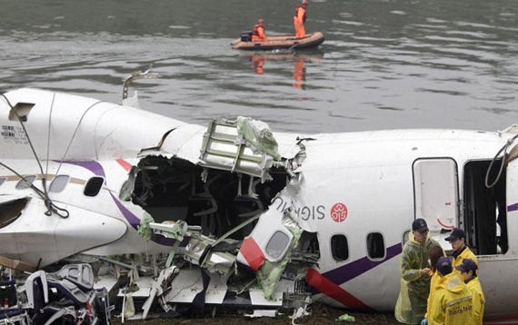 حصيلة ضحايا الطائرة التايوانية المنكوبة تصل إلى 38 قتيلا