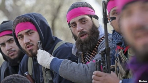 المخابرات الأمريكية: المقاتلون الأجانب لا يزالون يتدفقون على سوريا