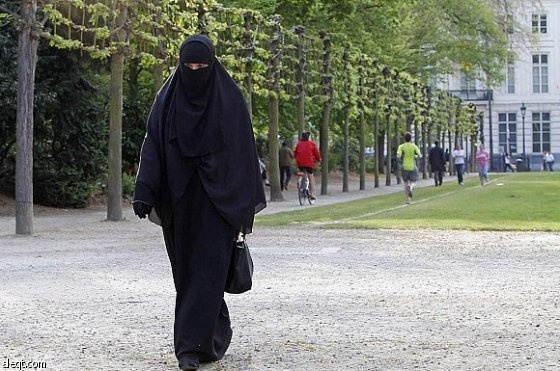 اوتاوا تطعن بحكم قضائي يسمح بإرتداء النقاب لدى أداء يمين اكتساب الجنسية