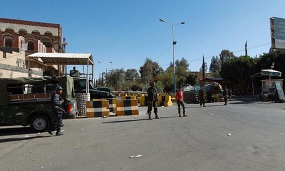 الإمارات تغلق سفارتها في اليمن وتجلي دبلوماسييها