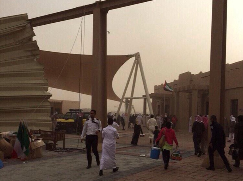 استمرار العاصفة بالكويت وعودة حركة الملاحة الجوية