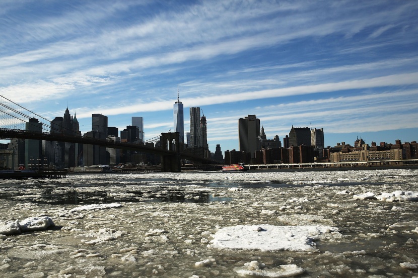 قصة مصورة: عاصفة ثلجية تضرب الولايات الأمريكية الوسطى والجنوبية