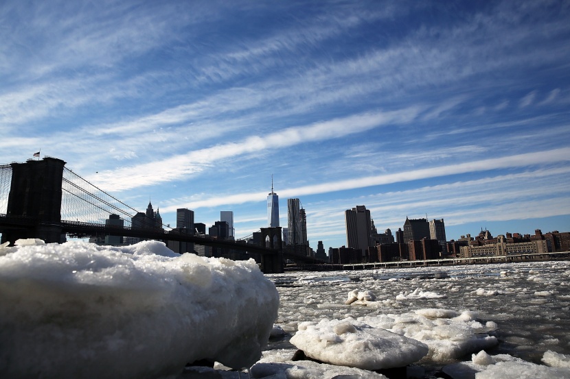 قصة مصورة: عاصفة ثلجية تضرب الولايات الأمريكية الوسطى والجنوبية