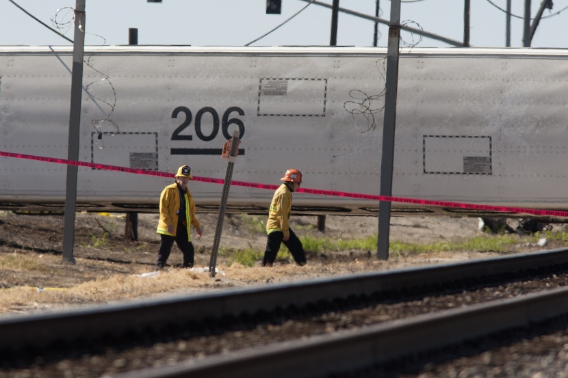 إصابة 28 شخصا إثر اصطدام قطار بشاحنة قرب لوس أنجليس