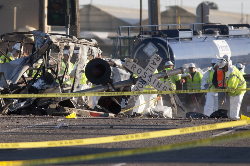 إصابة 28 شخصا إثر اصطدام قطار بشاحنة قرب لوس أنجليس