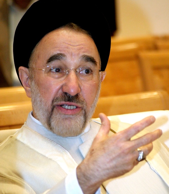 طهران تواصل قمع الإعلام بإغلاق موقعين بسبب خبر وصورة عن رئيس سابق