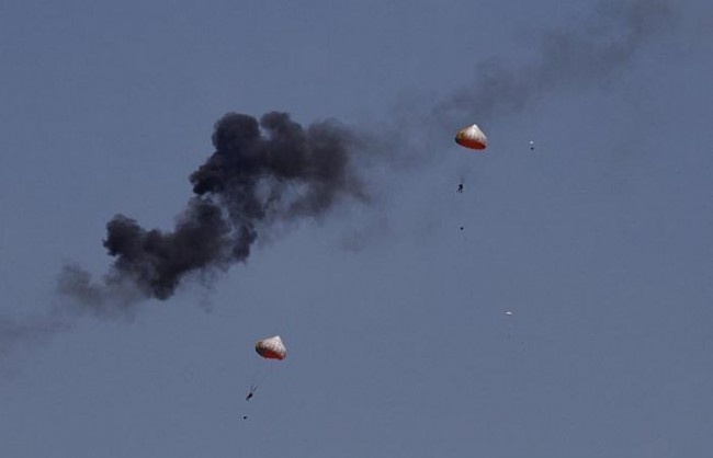 تصادم طائرتين في استعراض جوي في ماليزيا