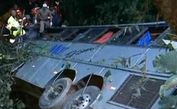 مقتل 17 إثر سقوط حافلة في نيبال