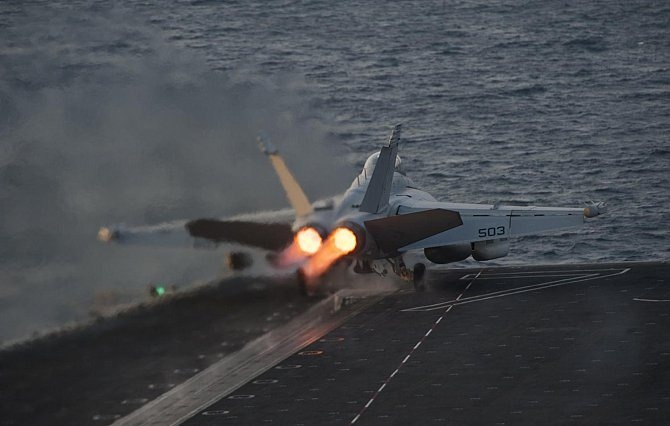 17 ضربة جوية للتحالف تستهدف مواقع لـ "داعش" في العراق وسوريا