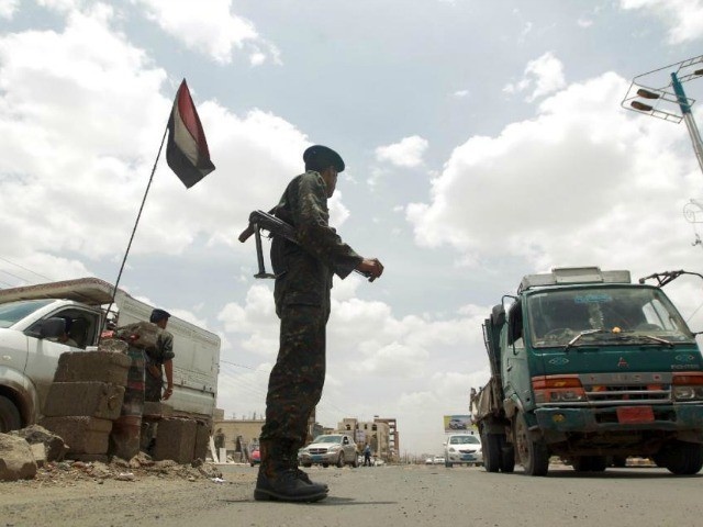 مقتل جنديين وإصابة 4 آخرين في اشتباكات في تعز وسط اليمن