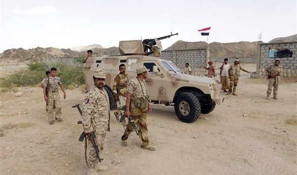 قوات الرئيس اليمني تسيطر على معسكر في عدن