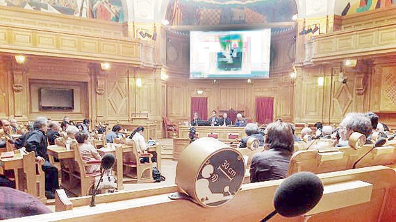 السويد تبتكر حزام الأمان .. لكنها تتهور سياسيا