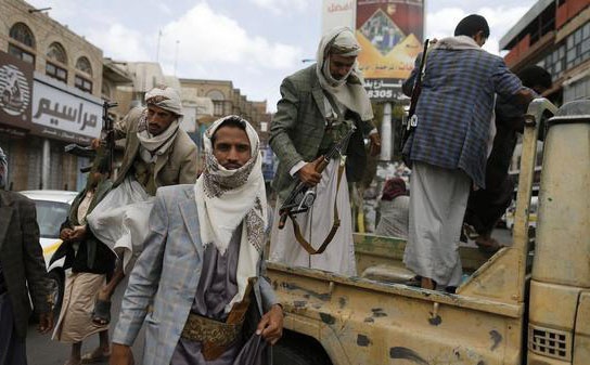 الحوثيون يسيطرون على مطار تعز والمجمع القضائي بالمحافظة