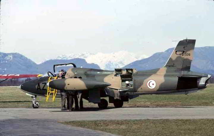 طيران الجيش التونسي يعترض طائرة مجهولة قادمة من ليبيا