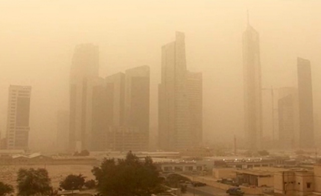 العاصفة الرملية تعطل حركة النقل الجوي في دبي وأبوظبي