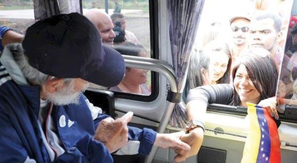 فيدل كاسترو يظهر علنا للمرة الأولى منذ أكثر من عام