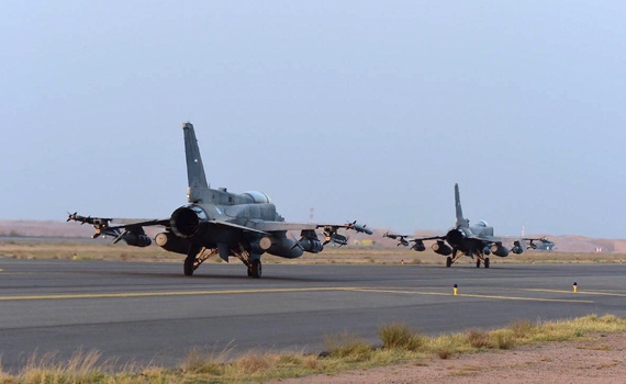 عاصفة الحزم : التحالف يقصف صنعاء .. واشتباكات في المكلا