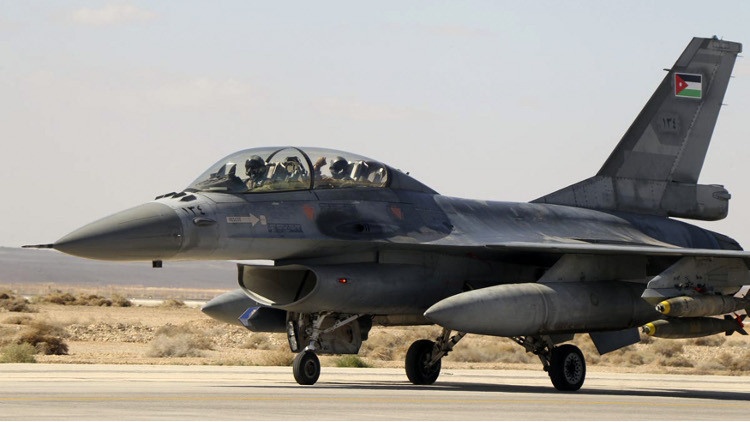 مقاتلات إماراتية تقصف مخازن أسلحة للحوثيين باليمن