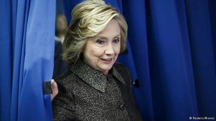 هيلاري كلينتون تقول إنها تريد أن تكون نصيرة الامريكيين العاديين