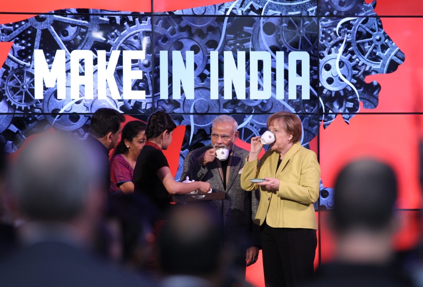 ميركل تجري جولة مع مودي في معرض هانوفر الصناعي